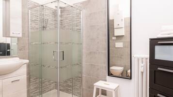 Dusche, Haartrockner, Bidet