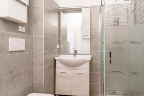 Dusche, Haartrockner, Bidet