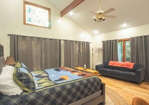 5 bedrooms, desk, free WiFi, bed sheets - Huge Summer Lake House! On the Water! Sleeps 12. 5BR/4BA. Canoes, Kayaks & more! (Danville)