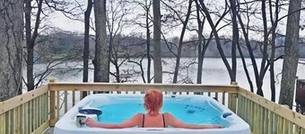 Huge Fall/Winter Lake House! On the Water! Sleeps 12. 5BR/4BA. Hot Tub & more!