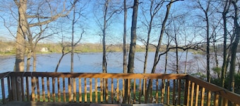 Huge Summer Lake House! On the Water! Sleeps 12. 5BR/4BA. Canoes, Kayaks & more!