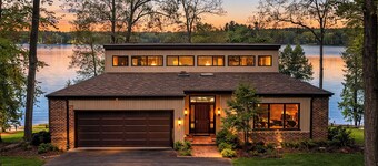 Huge Lake House! Sleeps 12. 5BR/4BA. Hot Tub + Game Room!