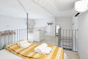 1 bedroom, iron/ironing board, WiFi, bed sheets - GuestHost - Cozy apartment on two levels that can accommodate up to 2 people, located in the center of Galatone, a lovely village in Salento a few km from the sea and close to Gallipoli and the Porto Selvaggio Natural Park. Halfway between the beaches of (Galatone)