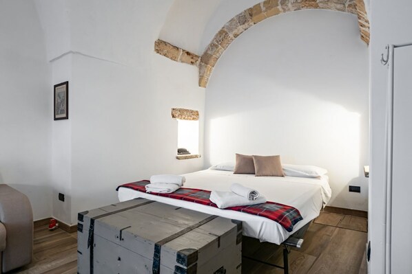 1 habitación, tabla de planchar con plancha, wifi y ropa de cama 