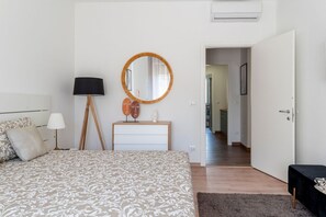 1 bedroom, WiFi, bed sheets - GuestHost - Livorno Bright Apartment with Balcony! (Livorno)