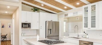 3 Bedroom House - 3 min from beach!