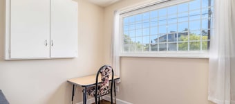 3 Bedroom House - 3 min from beach!
