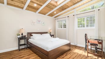 3 bedrooms, desk, iron/ironing board, WiFi