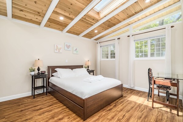 3 habitaciones, escritorio, tabla de planchar con plancha y wifi 