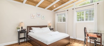 3 Bedroom House - 3 min from beach!