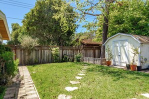 Property grounds - 3 Bedroom House - 3 min from beach! (La Selva Beach)