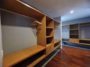 6 bedrooms, in-room safe, desk, blackout curtains - VILLA MILA CANGGU (Canggu)