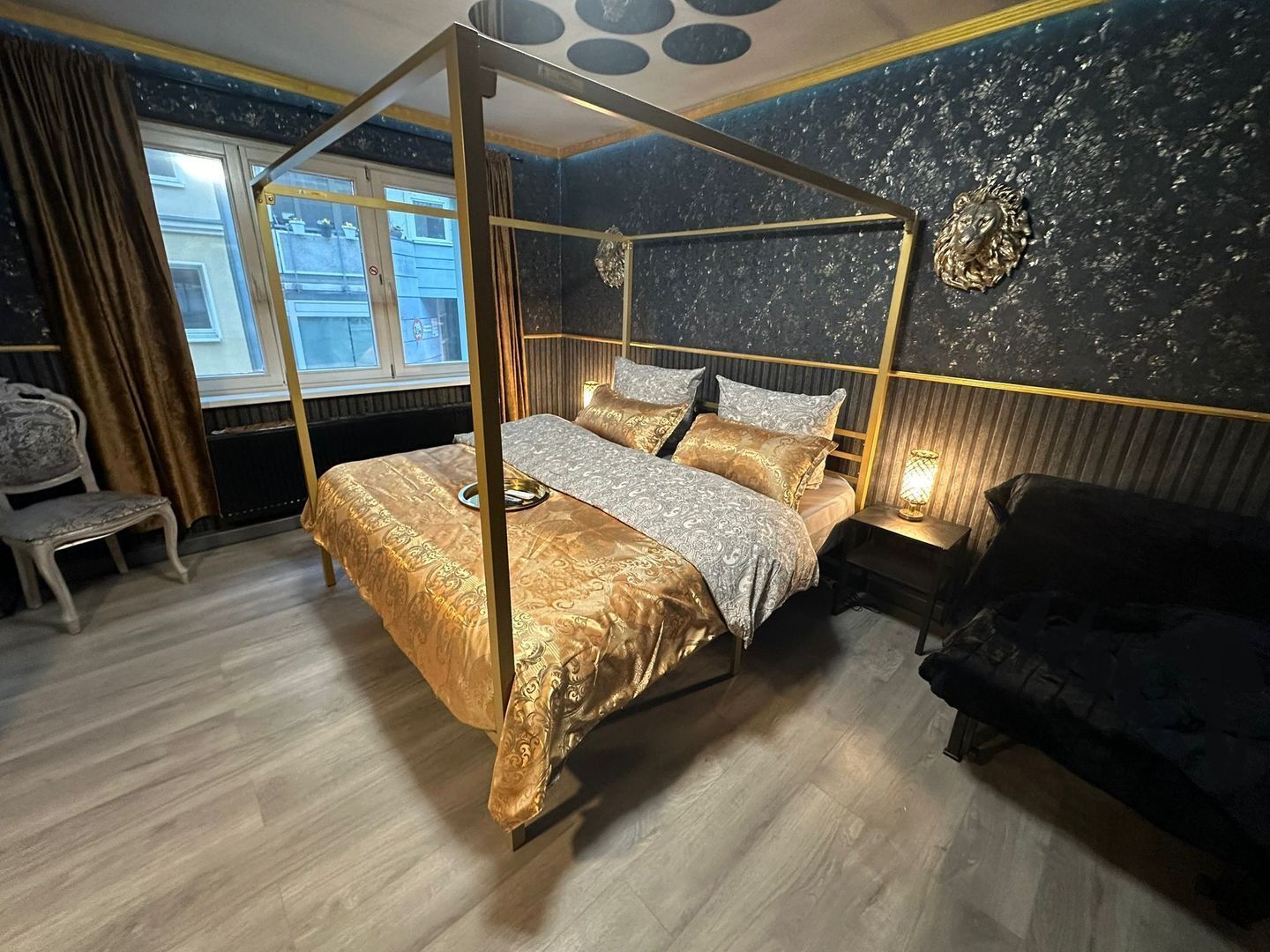 1 dormitorio, tabla de planchar con plancha, wifi y ropa de cama