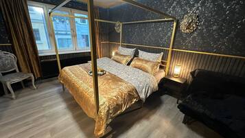 1 dormitorio, tabla de planchar con plancha, wifi y ropa de cama