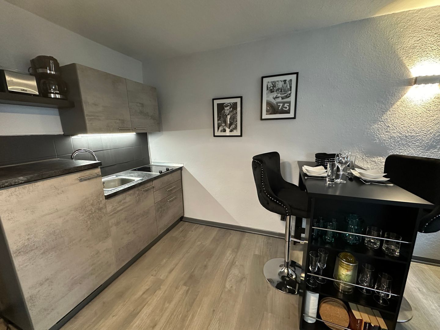 Coffee/tea maker, fridge, oven, stovetop
