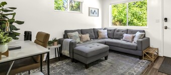 Bright 2br Great Location Near USU and Downtown