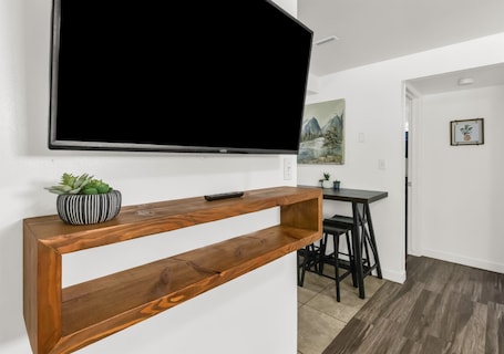 Interior. Bright 2br Great Location Near USU and Downtown