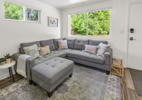 Smart TV, books. Bright 2br Great Location Near USU and Downtown