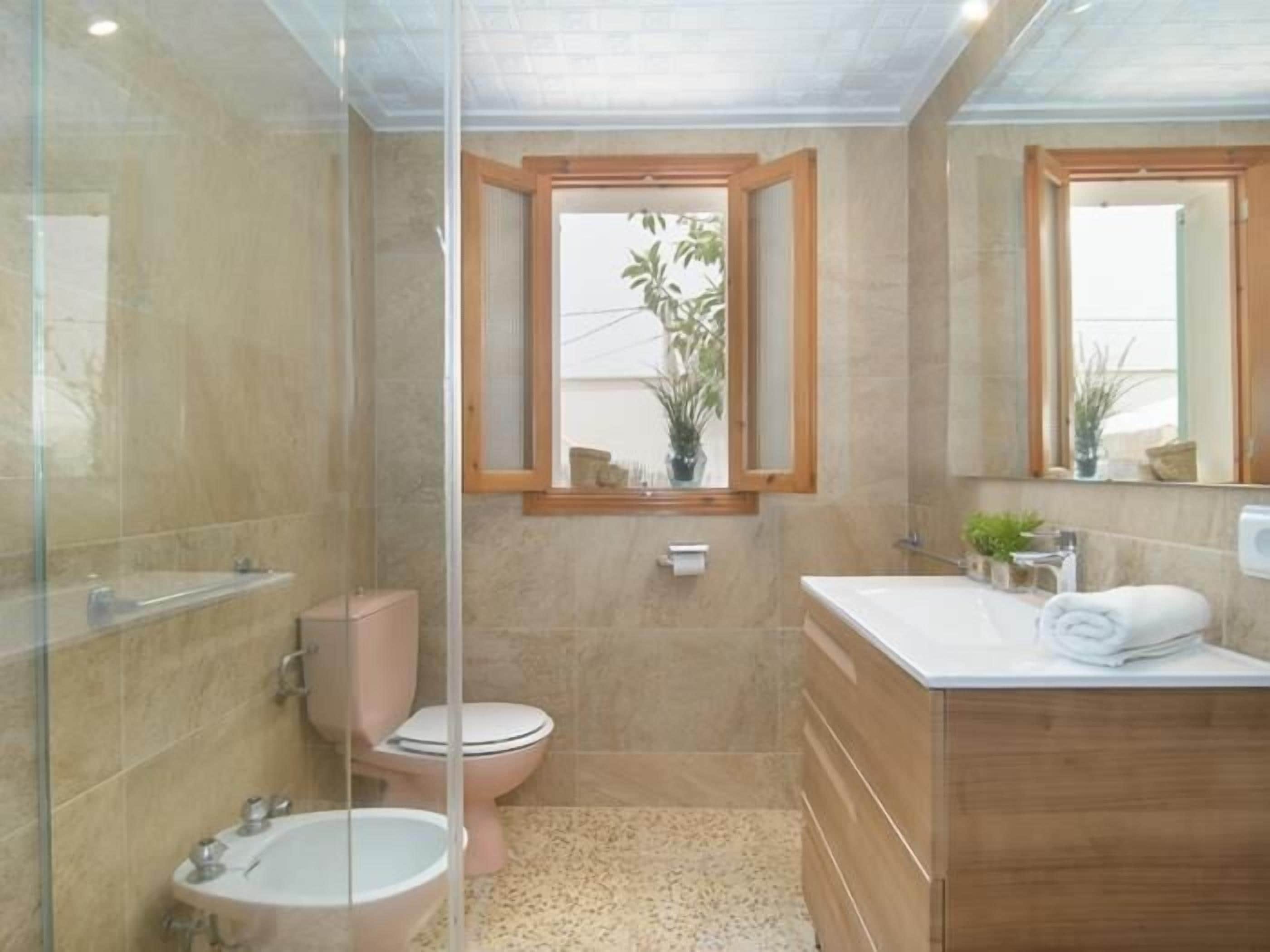 Een douche, een haardroger, handdoeken