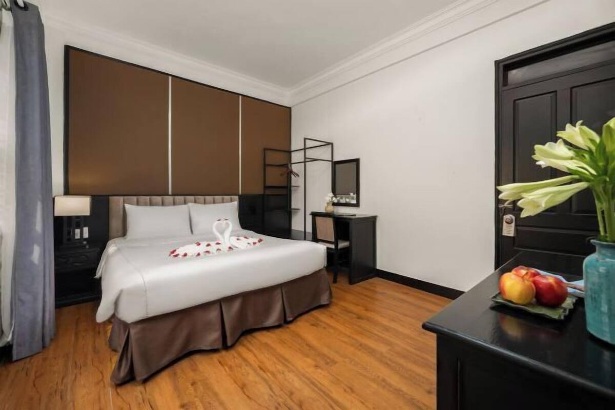 Premium bedding, pillowtop beds, desk, blackout drapes