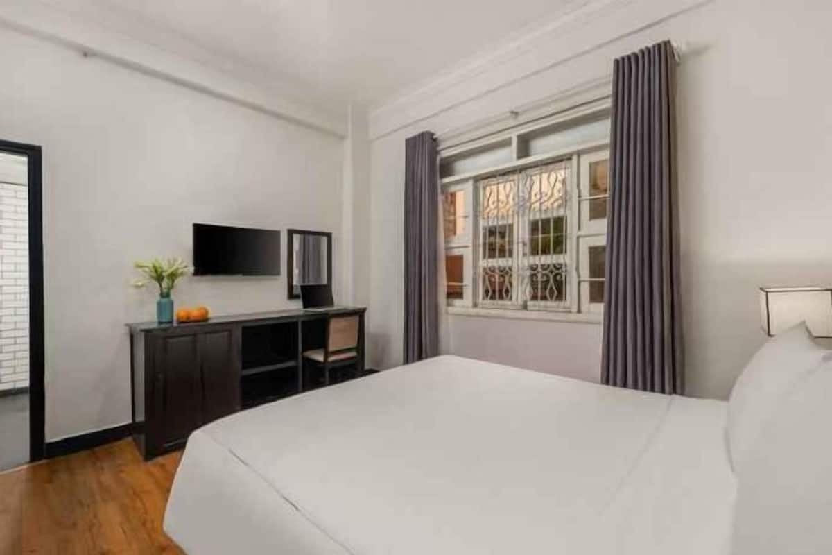 Roupas de cama premium, camas com colchões pillow-top, escrivaninha