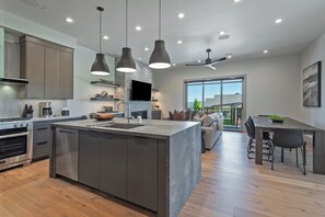 Refrigerador, microondas, horno, placa de cocina