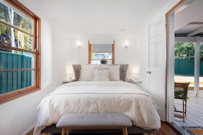 1 habitación, tabla de planchar con plancha, wifi gratis y ropa de cama