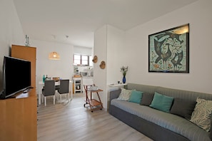 Family Apartment, Multiple Bedrooms (Elizabeth House-100m lake &) | Living area - Elizabeth House-100m Lake & Priv.parking (Toscolano Maderno)
