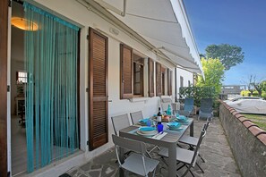 Outdoor dining - Elizabeth House-100m Lake & Priv.parking (Toscolano Maderno)