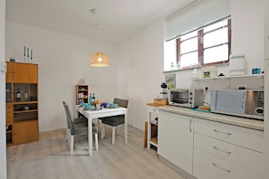 Family Apartment, Multiple Bedrooms (Elizabeth House-100m lake &) | Private kitchen - Elizabeth House-100m Lake & Priv.parking (Toscolano Maderno)