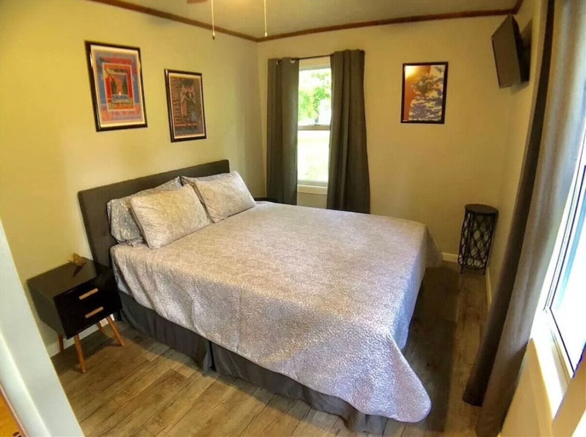 2 chambres, fer et planche à repasser, Wi-Fi, draps fournis