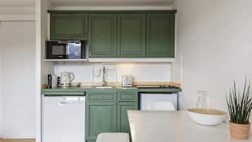 Micro-ondes, plaque de cuisson, lave-vaisselle, cafetière/bouilloire