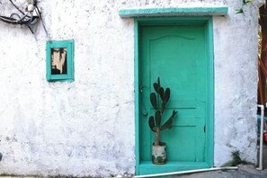 Exterior detail - Left-hand hostel in Xichong,shenzhen (Shenzhen)