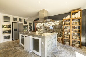 冰箱、微波炉、烤箱、洗碗机