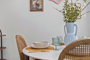 Dining - Historic Charm Apt Near Pearl, Downtown &  Brackenridge  (San Antonio)