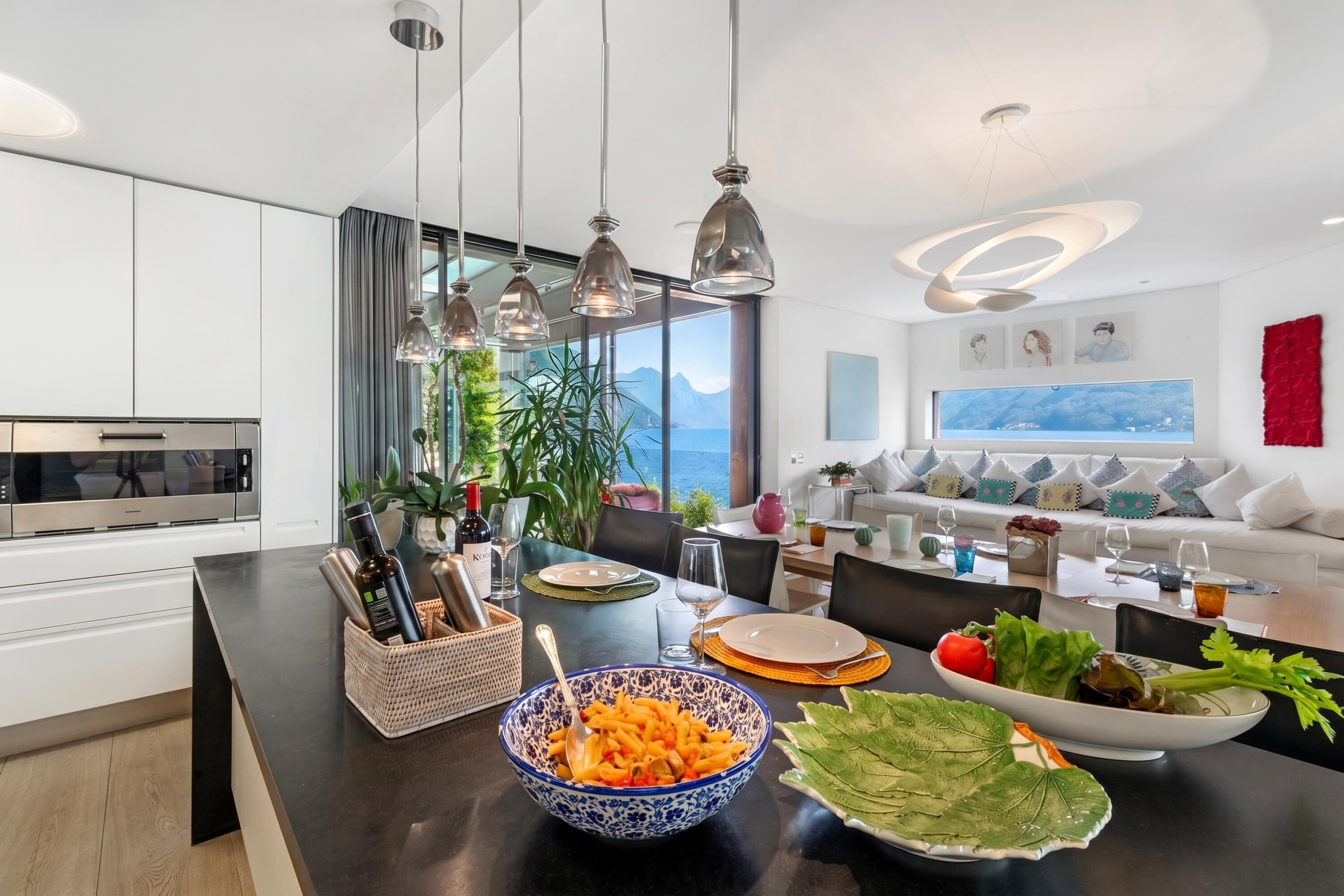 Family Villa, Multiple Bedrooms, Lakeside (Maison Sur l'Eau) | Dining