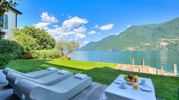 Family Villa, Multiple Bedrooms, Lakeside (Maison Sur l'Eau) | Outdoor dining