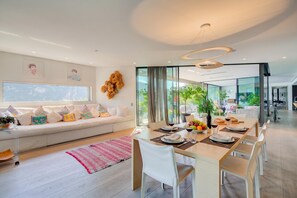 Family Villa, Multiple Bedrooms, Lakeside (Maison Sur l'Eau) | Dining - Maison Sur l'Eau (Paradiso)