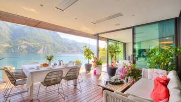 Family Villa, Multiple Bedrooms, Lakeside (Maison Sur l'Eau) | Outdoor dining