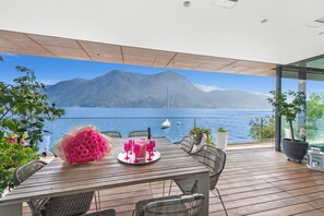 Familie villa, meerdere slaapkamers, aan het meer (Maison Sur l'Eau) | Buiten dineren