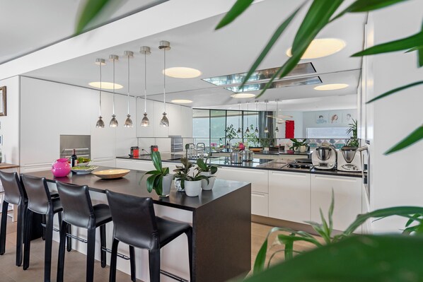 Family Villa, Multiple Bedrooms, Lakeside (Maison Sur l'Eau) | Private kitchen | Fridge, microwave, oven, stovetop - Maison Sur l'Eau (Paradiso)