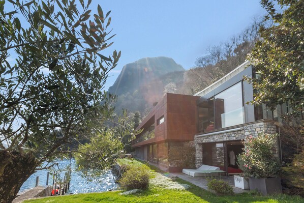 Family Villa, Multiple Bedrooms, Lakeside (Maison Sur l'Eau) | Exterior - Maison Sur l'Eau (Paradiso)