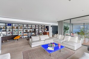 Family Villa, Multiple Bedrooms, Lakeside (Maison Sur l'Eau) | Living area | 21-inch flat-screen TV with cable channels, TV - Maison Sur l'Eau (Paradiso)