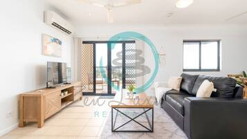 Apartment | 2 bedrooms, desk