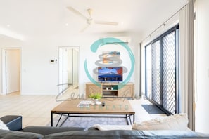 Apartment | 2 bedrooms, desk