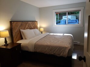 4 bedrooms, desk, travel crib, free WiFi