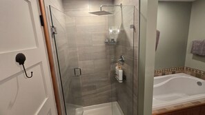 Hair dryer, towels - Timbers by Evergreen Forest Cabins (Ucluelet)