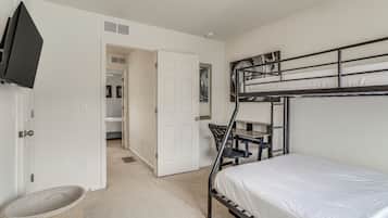 2 bedrooms, desk, internet, bed sheets