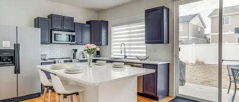 Coffee/tea maker, fridge, microwave, stovetop