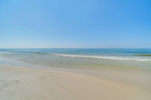 On the beach - Oceanfront Orange Beach Condo w/ View & Pool! (Orange Beach)